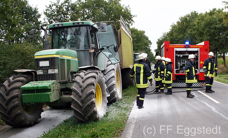 Feu Aus Brennt Trecker Mit Anhanger Freiwillige Feuerwehr Eggstedt